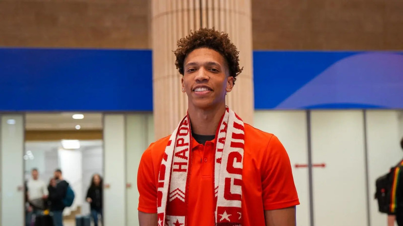 קסלר אדוארדס שחקן הפועל תל אביב (צילום: אתר רשמי, הפועל “IBI” תל אביב)