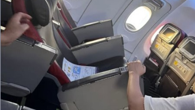 שורת המושבים שהתנתקה בטיסה (צילום: רשתות חברתיות, שימוש לפי סעיף 27 א')