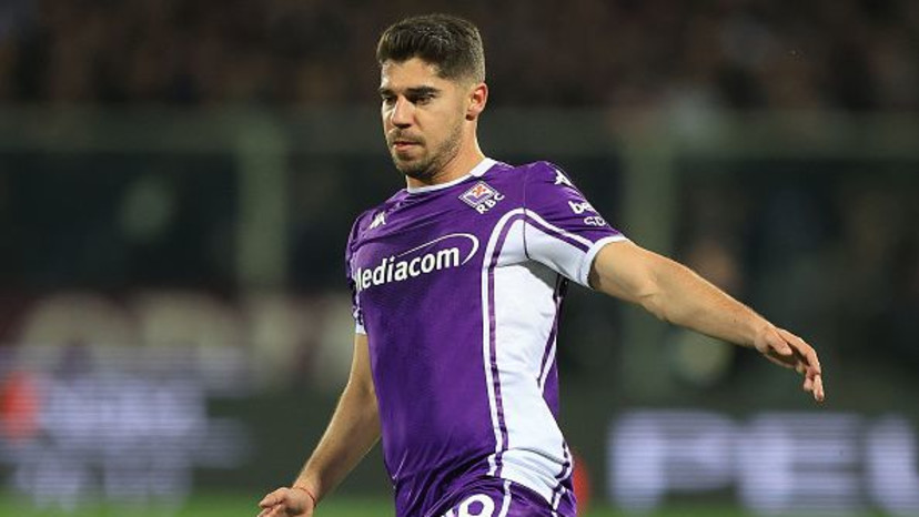 מנור סולומון במדי פיורנטינה (צילום: Gabriele Maltinti)