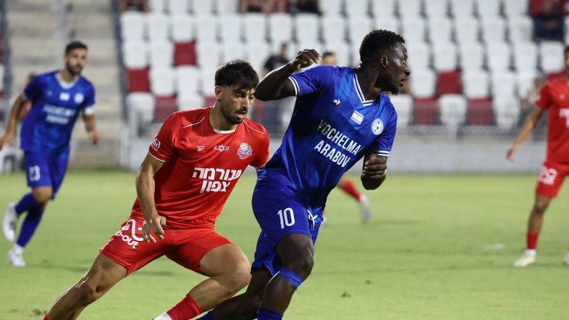 מוחמד אוסמן, עירוני טבריה לצד יונתן פרבר, הפועל חיפה (צילום: דני מרון)