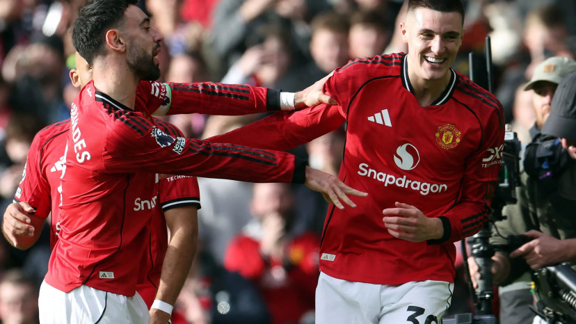 בנימין ששקו עם ברונו פרננדש שחקני מנצ'סטר יונייטד חוגגים (צילום: GettyImages, DARREN STAPLES)