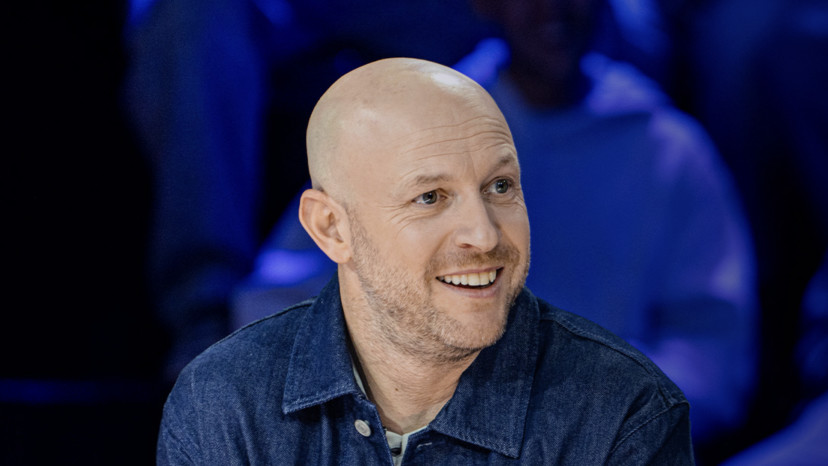 אבי נוסבאום בתוכנית "מועדון לילה" של קשת 12 (צילום: קשת 12)