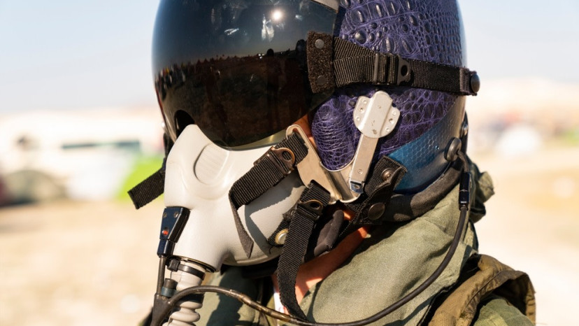 קסדת הטייס (צילום: שאטרסטוק)