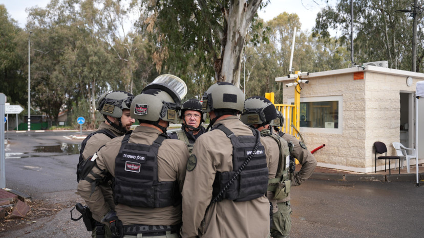 שוטרים בזירה בצפון (צילום: דוברות המשטרה)
