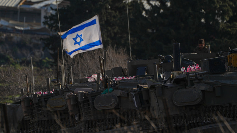 טנקים ישראלים על הגבול עם לבנוןטנקים ישראלים על הגבול עם לבנון (צילום: איל מרגולין פלאש 90)