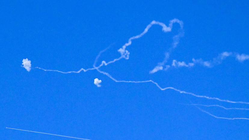 הירי מלבנון: ירוטים מעל שמי המרכז (צילום: אבשלום ששוני)