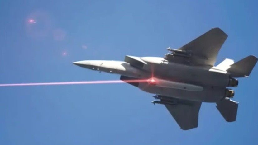 יירוט בלייזר מטוס קרב (צילום: אלביט מערכות)