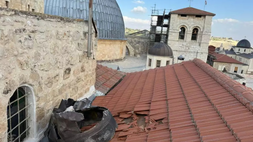 זירת נפילת שברי היירוט ברובע היהודי בירושלים (צילום: דוברות המשטרה)