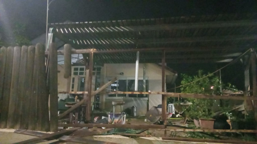 אחת מזירות ההרס בדימונה לאחר נפילת הטיל (צילום: שימוש לפי סעיף 27א')