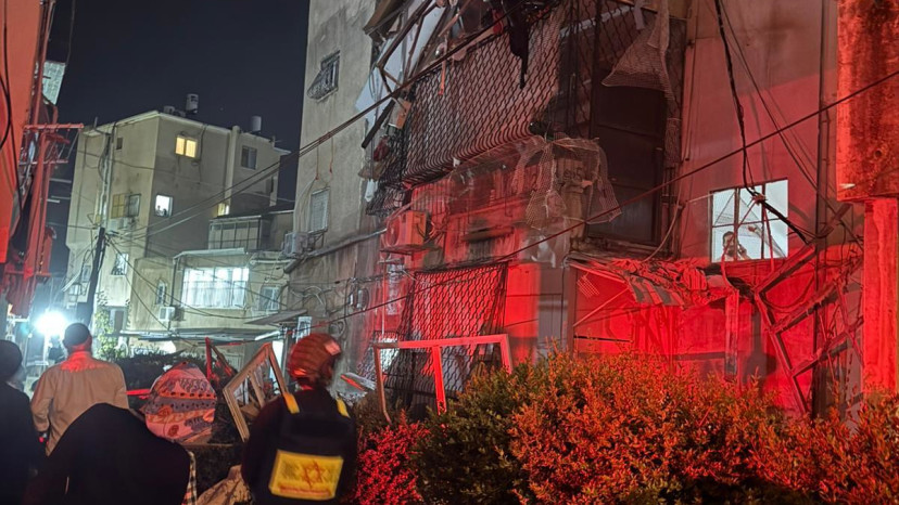 מטח טילים מאיראן: פגיעה בבני ברק (צילום: תיעוד מבצעי מד"א)