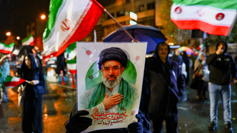 הפגנת תמיכה במשטר האיראני בטהרן (צילום: רויטרס)