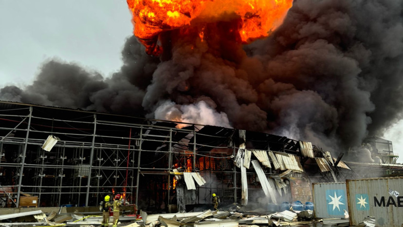 הדרמה בנאות חובב לאחר פגיעת הטיל האיראני (צילום: כבאות והצלה נגב)