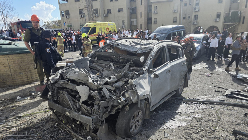 פגיעה ישירה בצפת (צילום: כבאות והצלה לישראל)