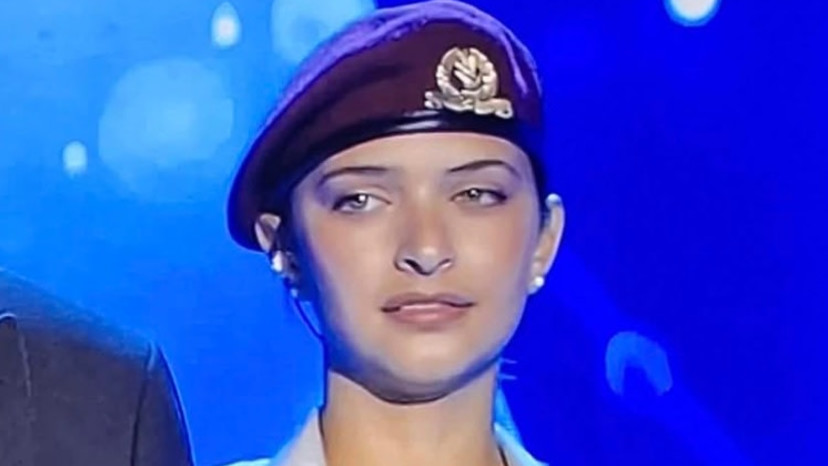 הדגלנית מטקס המשואות שמסעירה את הרשת (צילום: צילום מסך מתוך רשתות חברתיות)