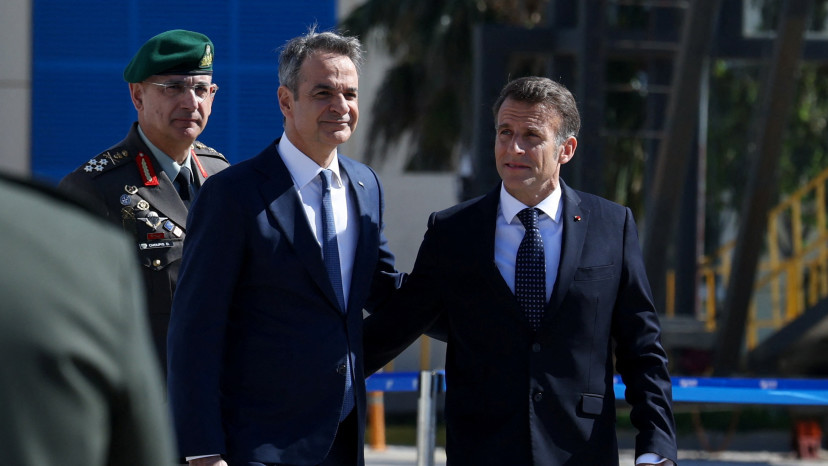 עמנואל מקרון וראש ממשלת יוון ראש הממשלה קיריאקוס מיצוטקיס (צילום: רויטרס)