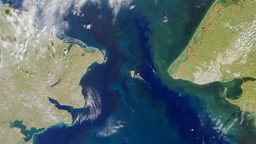 תמונת לוויין של מצר ברינג, המפריד בין אלסקה לרוסיה (צילום: NASA)