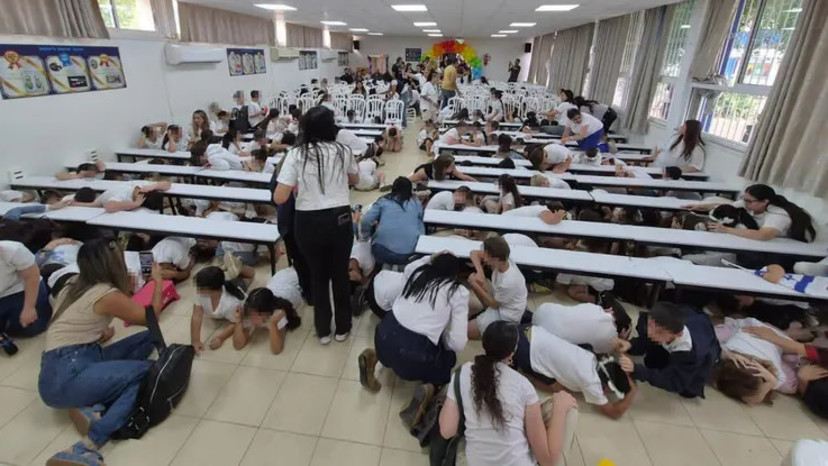 תלמידים תופסים מחסה  (צילום: שימוש לפי סעיף 27א')