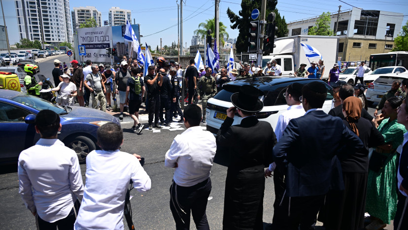המחאה נגד אי השיוויון בנטל בבני ברק (צילום: אבשלום ששוני)