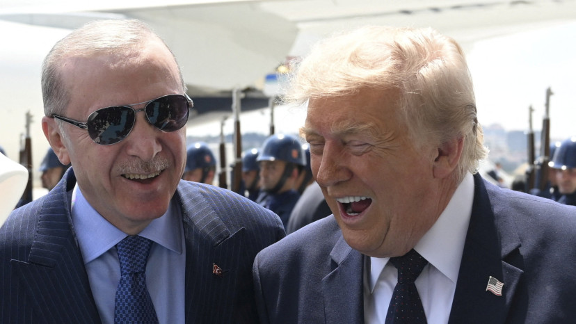 רג'פ טאיפ ארדואן ודונלד טראמפ בנמל התעופה באנקרה (צילום: רויטרס)