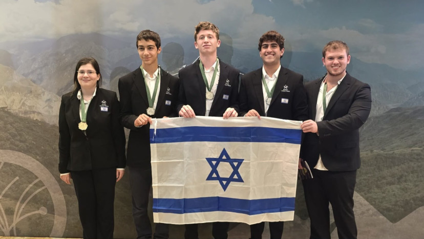 נבחרת ישראל בפיזיקה באולימפיאדת המדעים  (צילום: משרד החינוך ומרכז מדעני העתיד)