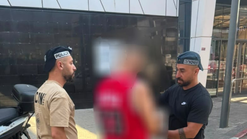 מעצרו של המורה החשוד (צילום: דוברות המשטרה)