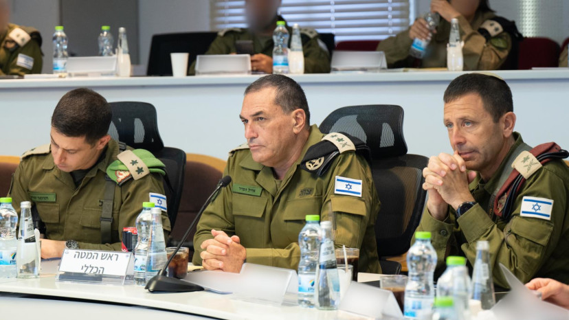 הרמטכ"ל רא"ל אייל זמיר בהערכת מצב באוגדת יו"ש (צילום: דובר צה"ל)