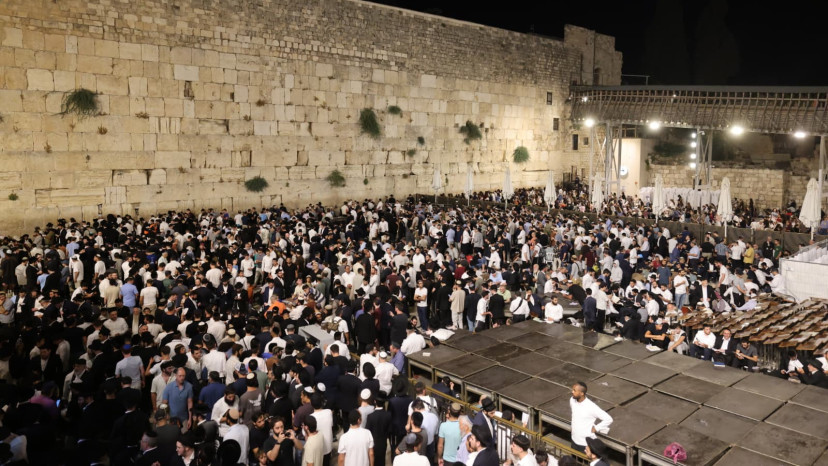 ערב ט' באב בכותל המערבי (צילום: מרק ישראל סלם)