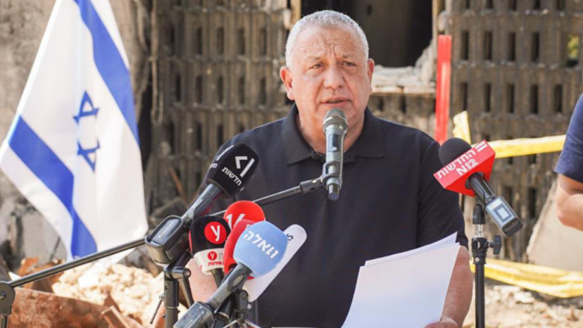 גדי איזנקוט בניר עוז (צילום: ללא קרדיט)