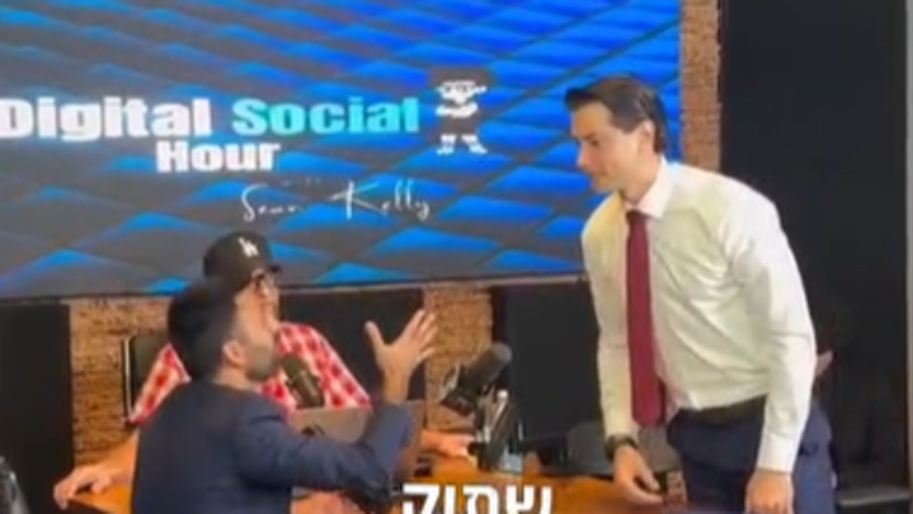 פעיל ההסברה יוסף חדאד נקלע לעימות עם פיזי עם פעיל הימין האמריקני דניס פייטוזה (צילום: דוברות)