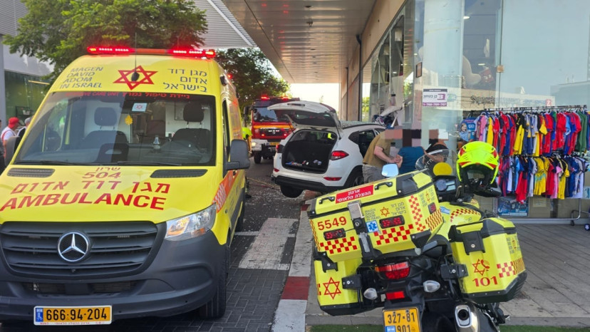 תאונת הדרכים הקשה בחדרה  (צילום: דוברות מד"א)