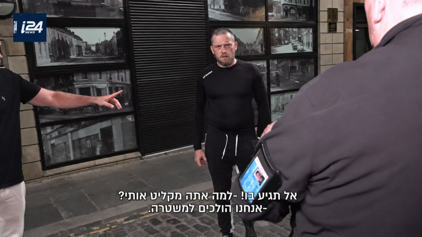צוות i24NEWS הותקף בבלפסט (צילום: באדיבות i24NEWS - ערוץ 15 בשלט)
