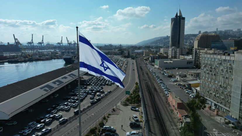 דגל ישראל הנייד הגדול ביותר בעולם (צילום: גיאודרונס)