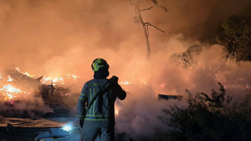 שריפה באתר הפסולת בעוספיא (צילום: דוברות כבאות והצלה)