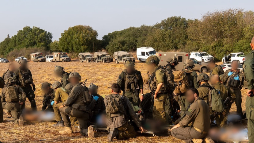 צה"ל מפנה פצועים מזירת הפיצוץ ברכס רמים (צילום: דובר צהל)