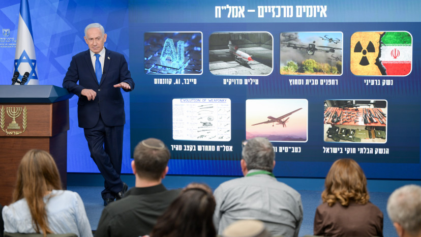בנימין נתניהו בתדרוך לכתבים (צילום: מעיין טואף לע"מ)