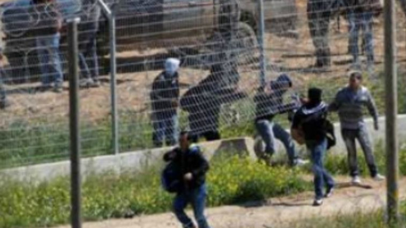 שוהים בלתי חוקיים חודרים דרך גדר הביטחון (צילום: דובר צה"ל)