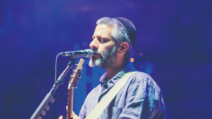 אביתר בנאי במופע זריחה (צילום: שחר רצנברג)