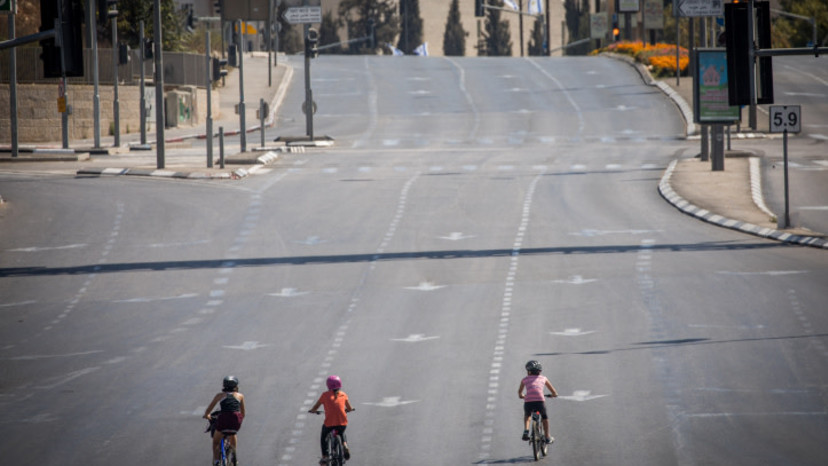 רכיבה על אופניים ביום כיפור בירושלים (צילום: יונתן זינדל, פלאש 90)