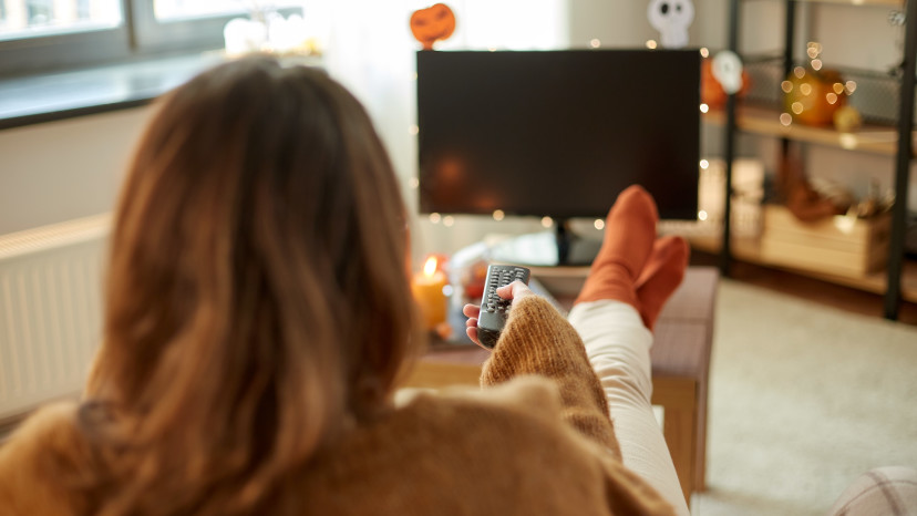 צפייה בטלוויזיה, אילוסטרציה (צילום: ingimage ASAP)