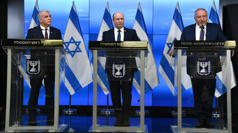 אביגדור ליברמן, נפתלי בנט ויאיר לפיד במסיבת העיתונאים (צילום: חיים צח לע"מ)