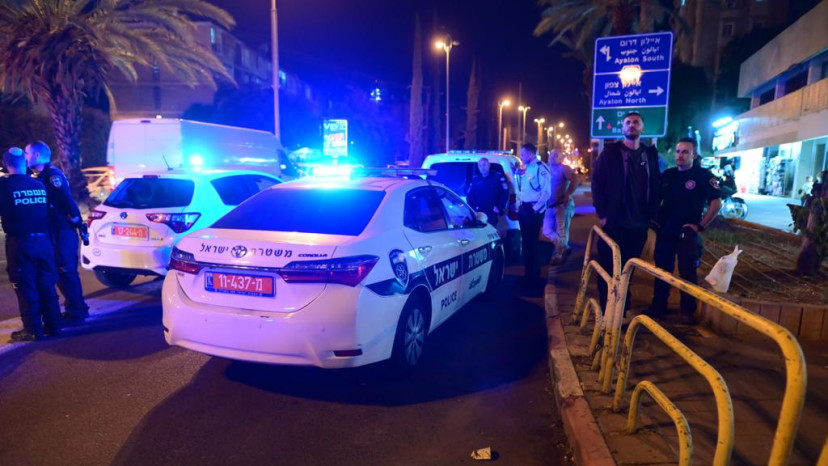 זירת פשע בחולון (למצולמים אין קשר לכתבה) (צילום: אבשלום ששוני)