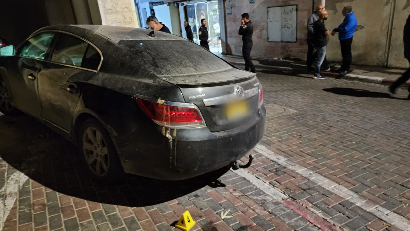 זירת רצח באום אל פחם (למצולמים אין קשר לכתבה) (צילום: דוברות המשטרה)