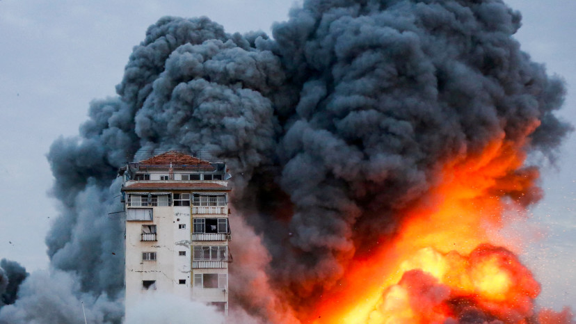 תקיפה בעזה - חרבות ברזל (צילום: Reuters/Ashraf Amrah)
