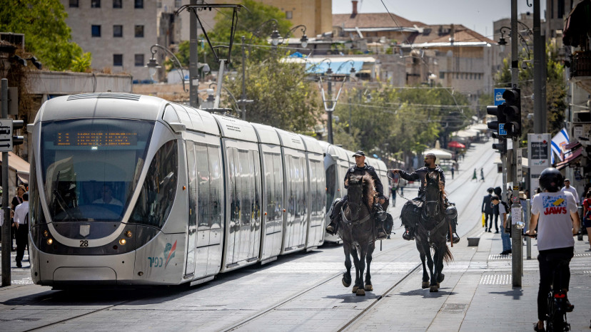שוטרים בירושלים (צילום: Yonatan Sindel/Flash90)