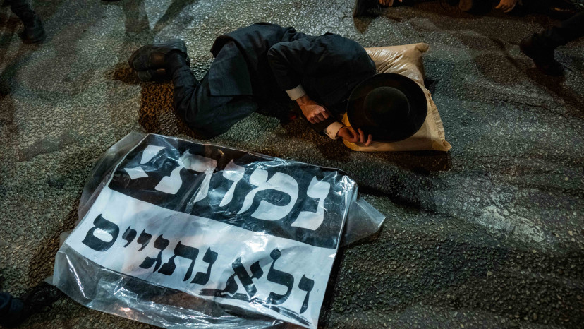 חרדי בהפגנה נגד חוק הגיוס (צילום:  אריק מרמור, פלאש 90)