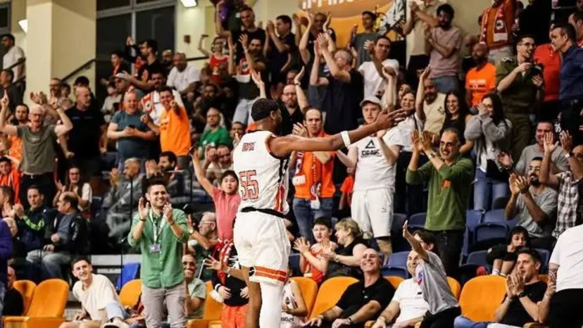 צעד ראשון אל עבר ליגת העל? די ג'יי ברנס (צילום: יעל אמסילי)