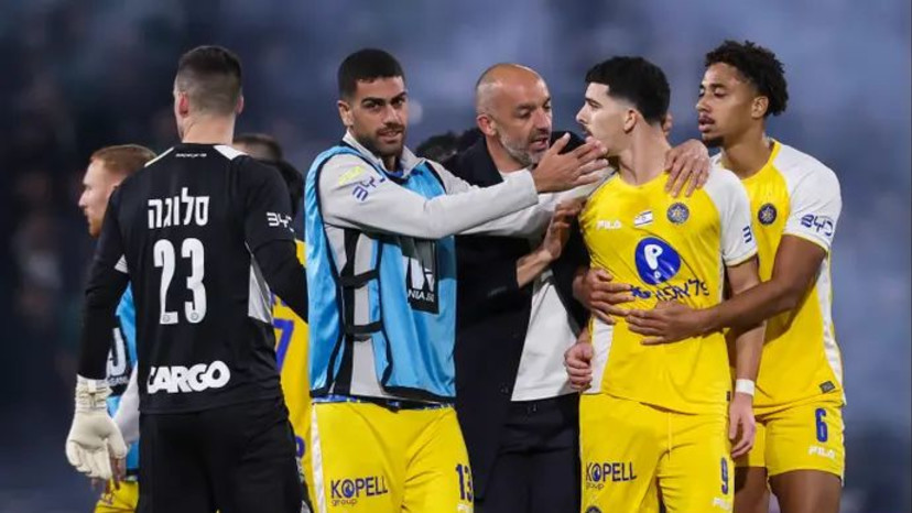 הגב הכי חזק שלו. לאזטיץ' עם תורג'מן (צילום: מאור אלקסלסי)