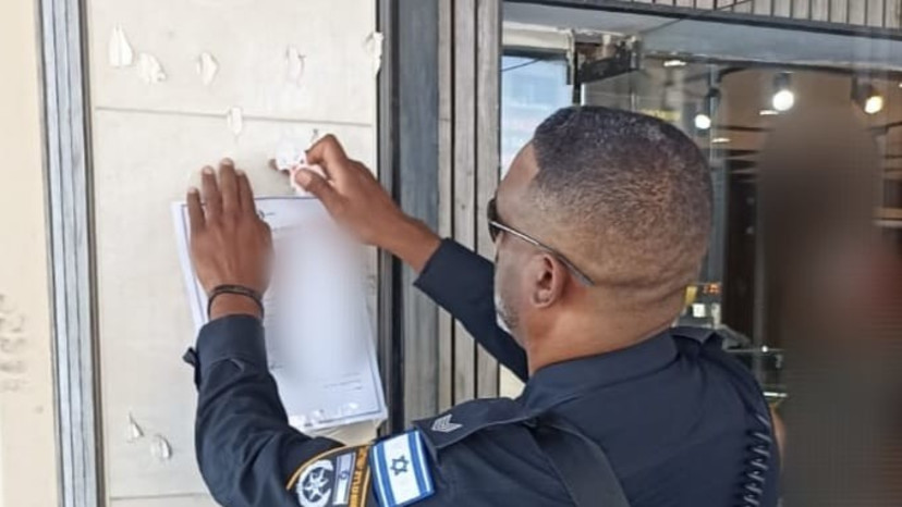 צו סגירה למסעדה, ארכיון (צילום: דוברות המשטרה)