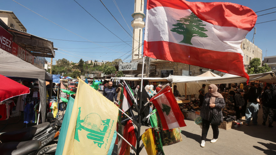 דגלי לבנון וחיזבאללה (צילום: רויטרס)