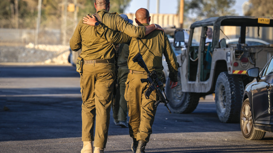 חיילי מילואים בשטח כינוס סמוך לעזה (צילום: צפריר אביוב, פלאש 90)